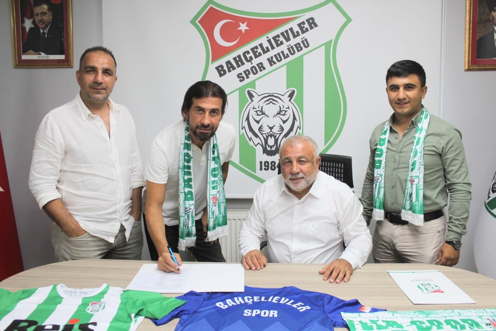 Trabzon, Malatya kardeşliği bir kez daha imza da buluştu, Başkan Levent Dilaver teknik adam Serdar Hoşhan'la anlaştı