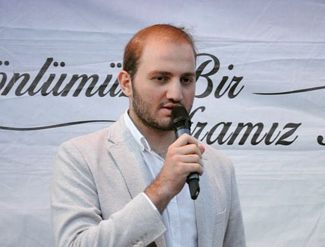 Mehmet Emin Aşıkkutlu İstanbul Ak Gençlik kadrosunda Osman Tomakin'le yol arkadaşı oldu.