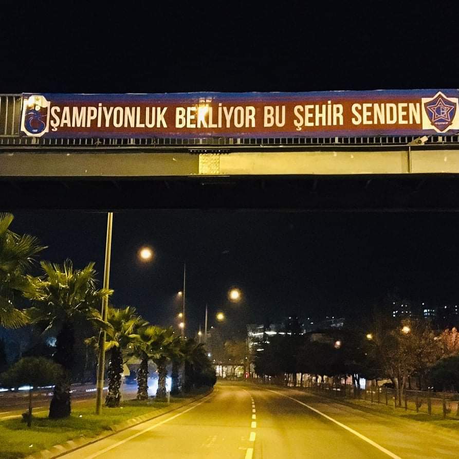 Taraftarlardan Trabzonspor'a Destek Pankartı