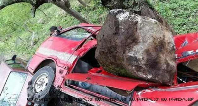 TRABZONDA KAYA KÜTLESİ ARACIN ÜZERİNE DÜŞTÜ