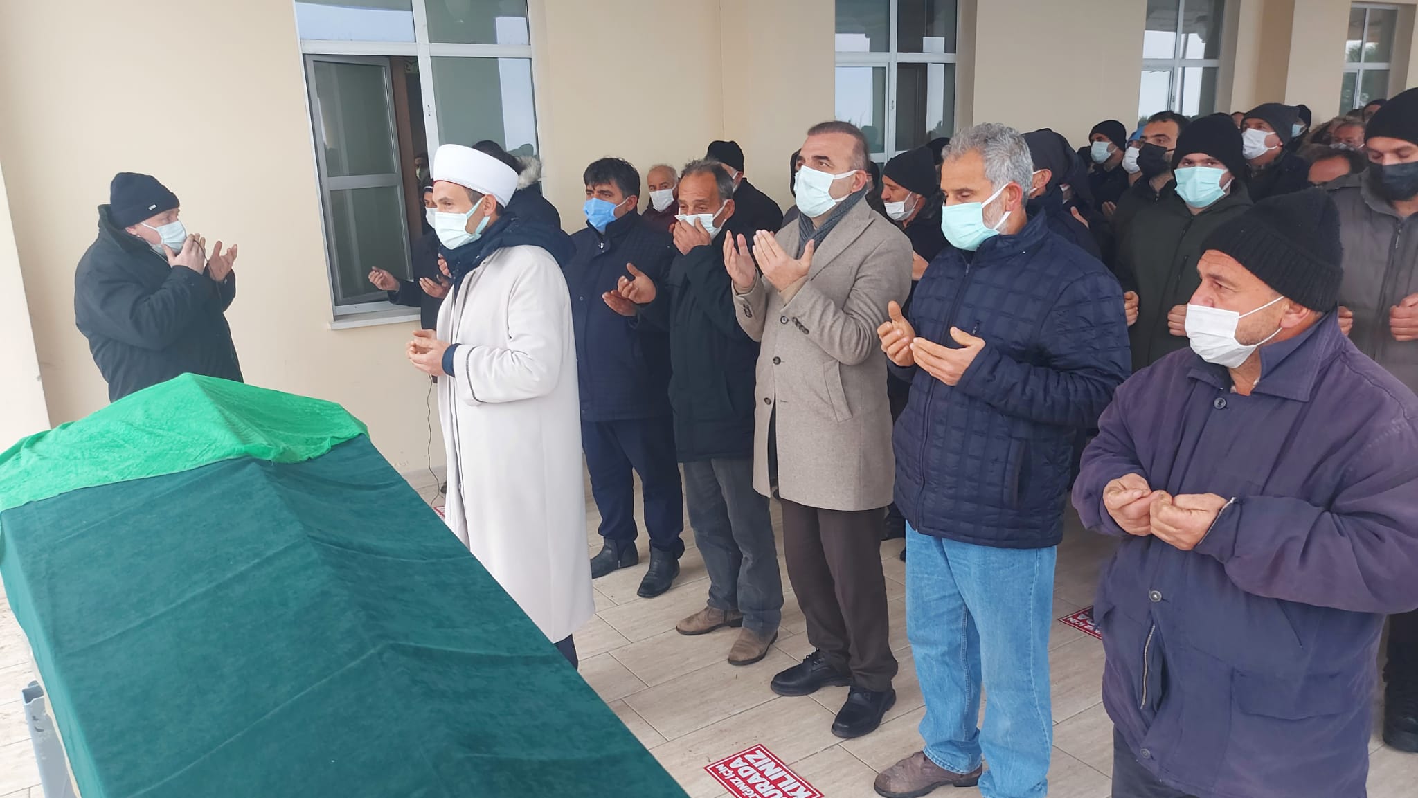 Zehra Köşeli sevenlerini gözü yaşlı geride bırakarak hakka yürüdü